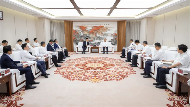 莫鼎革會見上海電氣集團黨委書記、董事長吳磊